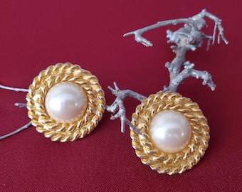 Vintage classic ear clips, large ear clips, 80s Chanel style, women's earrings, in gold color, retro fashion, vintage jewelry, costume jewelry