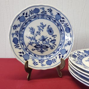 6 x Antique onion pattern cake plates, dessert plates, breakfast plates by Oscar Schaller Bavaria Germany, Art Deco porcelain, around 1920
