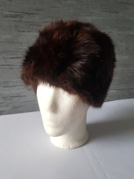 Classic Real Fur Hat, Elegant Women display picture 1