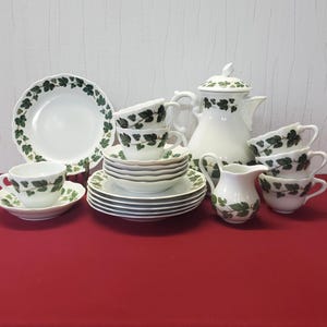 6 people Hutschenreuther coffee service, breakfast service Porcelain Manufactory Hutschenreuther &quot;Maria Theresia&quot; decor vine leaves, 20 pieces