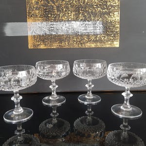 4 Kristall Sektgläser,Champagnerschalen,Champagnergläser,Sektschalen,sehr elegante und schwere Gläser mit ganz tollen Muster !! Bleikristall