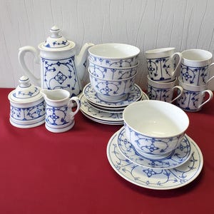 Vintage large breakfast service, coffee service, Winterling Bavaria blue-white, Indian blue, strawflower decor, tableware, for 4 people, 19 pieces
