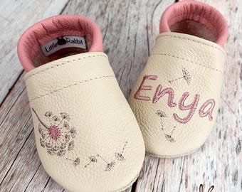 Lederpuschen Krabbelschuhe Pusteblume mit Name als Geschenk zur Geburt, Taufe oder Geburtstag - ab Gr. 17