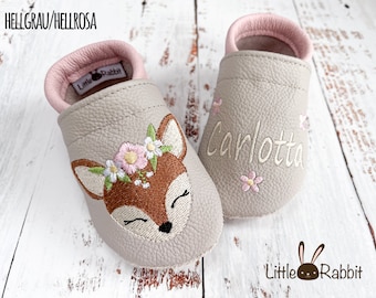 Lederpuschen Krabbelschuhe Reh mit Blüten und Name als Geschenk zur Geburt, Taufe oder Geburtstag - ab Gr. 16