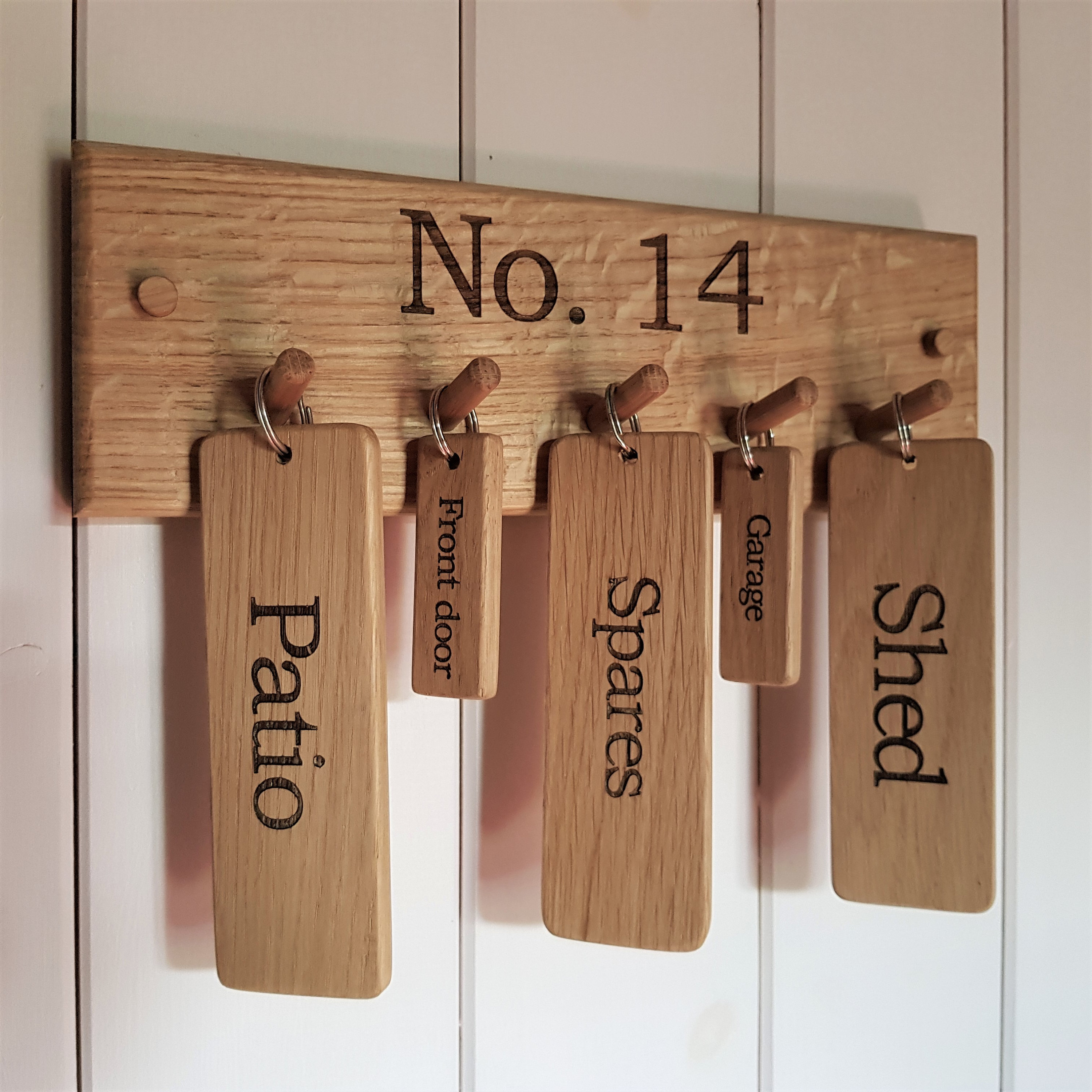 Handcrafted Oak Key Rack: Personalized Key Holder Ireland