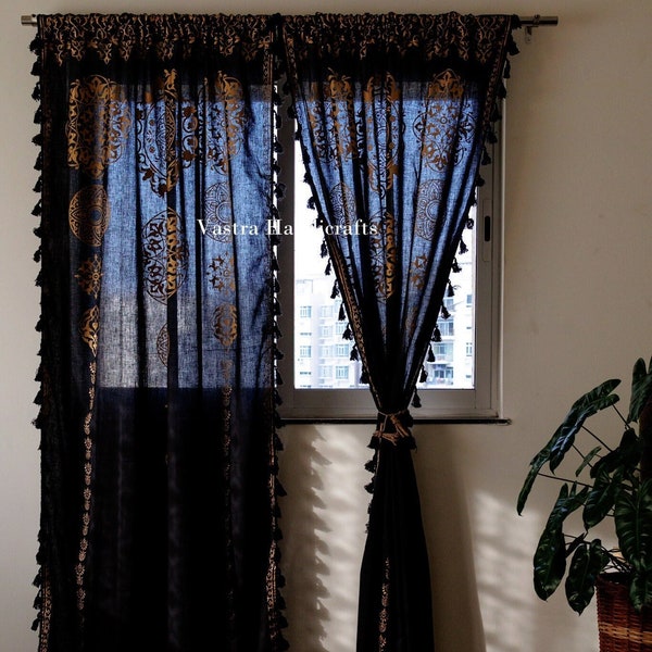 Un panneau noir or Mandala avec des glands faits à la main rideau fenêtre rideau Boho rideau chambre rideau porte rideau tapisserie drapé rideau