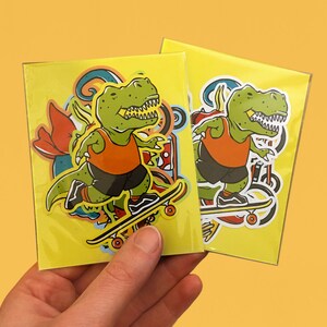 Patinaje Dinosaurios | Conjunto de pegatinas | T-Rex Skateboarding, Triceratops Inline Skating, Diplodocus Biking, Stegosaurus Scooter Riding