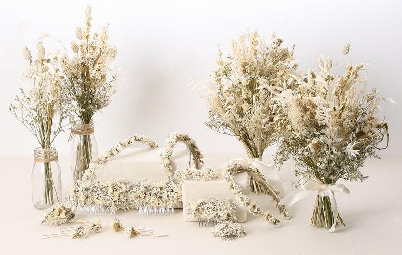 Horquilla hecha con flores secas reales de la serie Mia disponible en 2 tamaños maxi letra imagen 10