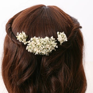 Épingle à cheveux réalisée à partir de véritables fleurs séchées de la série extra délicate et fine blanc crème disponible en 2 tailles maxi lettre image 7