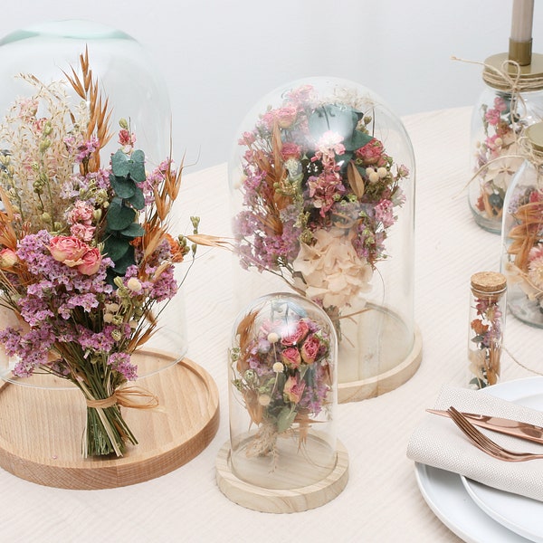 Cloche en verre série Ella avec base en bois fleurs séchées