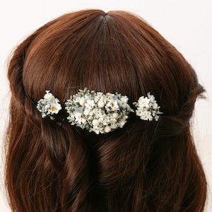 Epingle à cheveux réalisée à partir de véritables fleurs séchées de la série Grays disponible en 2 tailles maxi lettre image 6