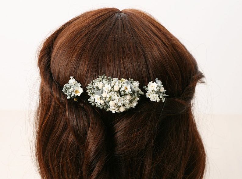 Epingle à cheveux réalisée à partir de véritables fleurs séchées de la série Grays disponible en 2 tailles maxi lettre image 6