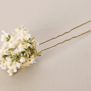 Épingle à cheveux réalisée à partir de véritables fleurs séchées de la série extra délicate et fine blanc crème disponible en 2 tailles maxi lettre image 3