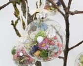 Glaskugel gefüllt mit Trockenblumen Serie Frühlingsgefühle