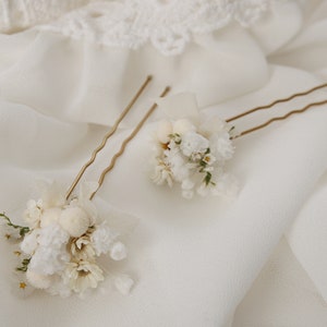 Epingle à cheveux réalisée à partir de véritables fleurs séchées de la série Blanche Neige disponible en 2 tailles lettre maxi image 8