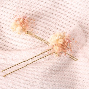 Epingle à cheveux réalisée à partir de véritables fleurs séchées de la série Blush disponible en 2 tailles maxi lettre image 6