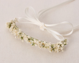 Pulsera de flores secas serie extra delicada y fina blanca crema, (letra maxi)