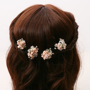 Épingle à cheveux en vraies fleurs séchées de la série Rosemariechen Peach disponible en 2 tailles maxi lettre image 3