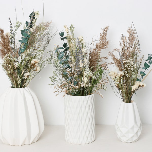 Porzellan Vase mit Trockenblumenstrauß gefüllt (DHL)