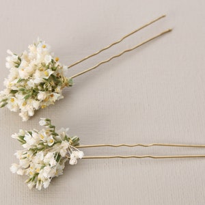 Épingle à cheveux réalisée à partir de véritables fleurs séchées de la série extra délicate et fine blanc crème disponible en 2 tailles maxi lettre image 4