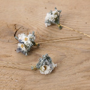 Epingle à cheveux réalisée à partir de véritables fleurs séchées de la série Grays disponible en 2 tailles maxi lettre image 8