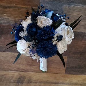 Navy Blue White Sola Wood Bridal Bouquet, Dark Blue BOHO Bridal Bouquet, Bridesmaid Bouquet Navy, Navy Wedding Flowers, Blue Wedding Bouquet