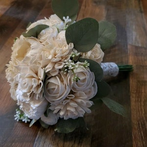 White Sola Wood Bridal Bouquet Ivory Flower Custom Bridesmaid Eucalyptus Nosegay Cream Wedding Flowers Corsages Groom Boutonniere Decor
