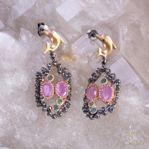 Dolphin Totem Oorbellen * Ruby + Emerald + Blue Sapphire * Gratis DHL Express Verzending * 7111ger1 *