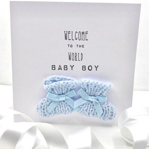 Neonata o neonato fatti a mano con spille per pannolini / piedini / scarpine / mani 3D