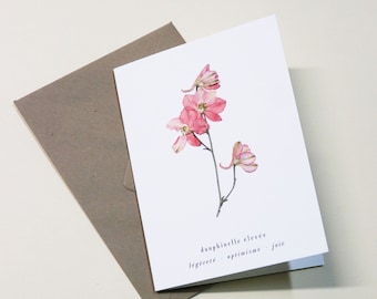 Carte avec fleur séchée · Dauphinelle rose · Carte fleurie, carte herbier, carte de voeux, carte cadeau ou carte d'anniversaire