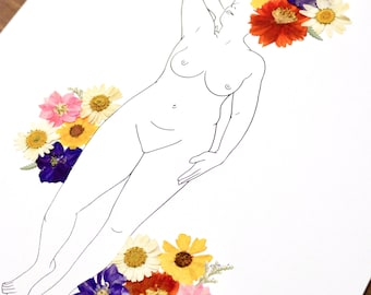 Peut inclure: Un dessin au trait d'une figure nue avec des fleurs séchées disposées autour du corps. Les fleurs sont dans des tons de jaune, orange, rose, violet et blanc.