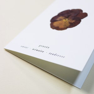 Carte avec fleurs séchéee, carte anniversaire, carte relief, carte vraie fleur, fleur pressée, carte de voeux, pressed flower art, folium, herbarium, herbier