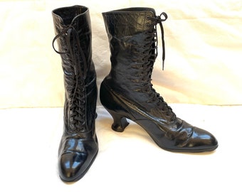 ANTIQUE ORIGINAL EDWARDIAN Black leather Lady's boots c1905 in very good original condition.