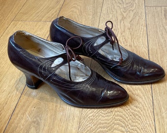 Vintage 1920's Lady's Shoes in Brown Leather