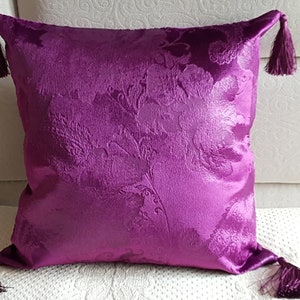 Lila Kissenhülle mit Quasten, Samt Lila Kissenbezug, Violette Kissenhülle, Designer Kissen, Quasten Kissenbezug