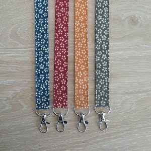 Porte badge infirmière, porte clés, tour de cou soignant, médecin, pédiatre, puéricultrice, dragonne, cadeau fête des mères, remise diplôme