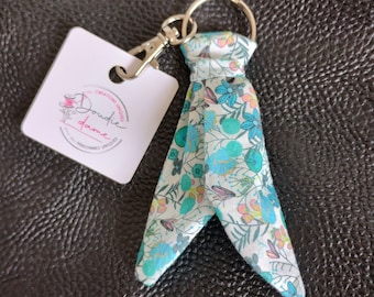 Porte clés Liberty, porte clefs foulard, cadeau femme, maîtresse d'école, ATSEM, cadeau nounou, cadeau AESH, bijou de sac, porte clés enfant