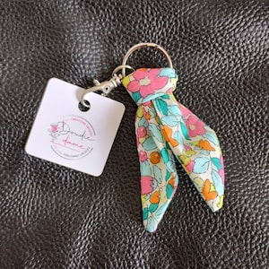 Porte clés Liberty, porte clefs foulard, cadeau femme, maîtresse d'école, ATSEM, cadeau nounou, bijou de sac, cadeau mamie, fête des mères
