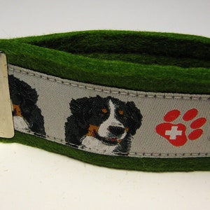 Schlüsselanhänger aus Filz dunkelgrün - BERNER SENNENHUND -