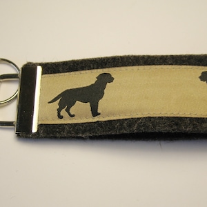 Felt keychain dark brown - LABRADOR RETRIEVER / Golden Retriever / Flat Coated Retriever / Hunting Dog