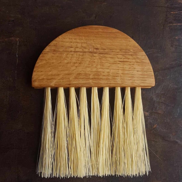 SEMICIRCLE BRUSH - upcycled oak + tampico fibre