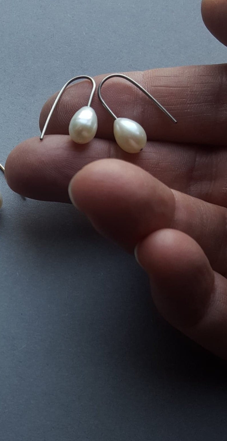 Teardrop pearl arch earrings titanium, gold or ecosilver image 4