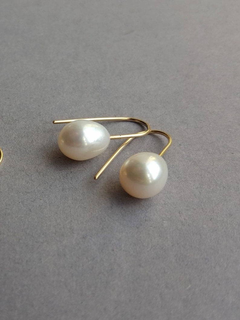 Teardrop pearl arch earrings titanium, gold or ecosilver image 3