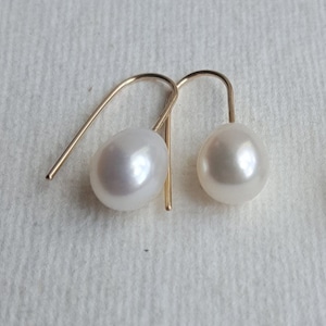 Teardrop pearl arch earrings titanium, gold or ecosilver image 5
