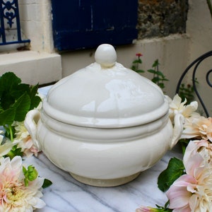 Vintage faience tureen Sarreguemines Ivory // Vintage soup kitchen Sarreguemines Ivoire