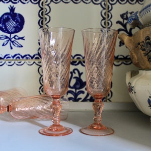 Pink glass champagne glasses / champagne glasses