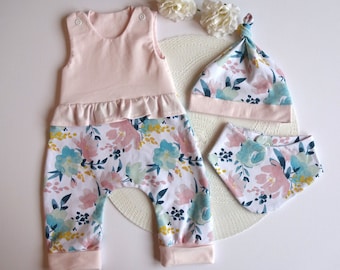 Set Strampler mit Rüsche Mütze und Halstuch Gr. 56 versandfertig Babystrampler Mädchenstrampler Erstausstattung Mädchen Babyset Blumen rosa