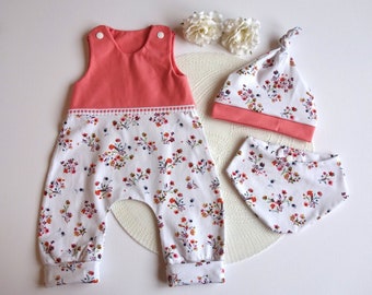 Set Strampler mit Rüsche Mütze und Halstuch Gr. 56 versandfertig Babystrampler Mädchenstrampler Erstausstattung Mädchen Babyset Blumen rosa