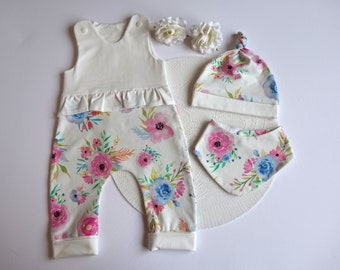 Set Strampler mit Rüsche Mütze und Halstuch Gr. 62 versandfertig Babystrampler Mädchenstrampler Erstausstattung Mädchen Babyset Blumen rosa