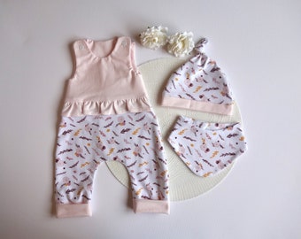 Set Strampler mit Rüsche Mütze und Halstuch Gr. 56 versandfertig Babystrampler Mädchenstrampler Erstausstattung Mädchen Babyset Blumen rosa